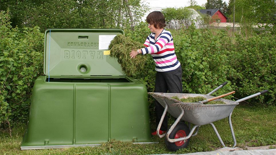 Biolanin Puutarhakompostorissa puutarhan biojäte kierrättyy katekompostiksi ja mullaksi. (Kuva: Biolan)