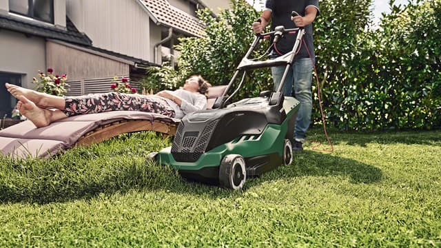 Bosch akkuruohonleikkuri Rotak ergonomisella ErgoFlex-kahvalla