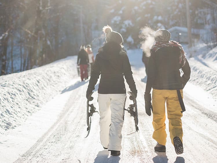 Lähtekää sitten yhdessä luonnonhelmaan ja bongailkaa matkalla luonnosta erilaisia, etukäteen listaamiasi asioita.