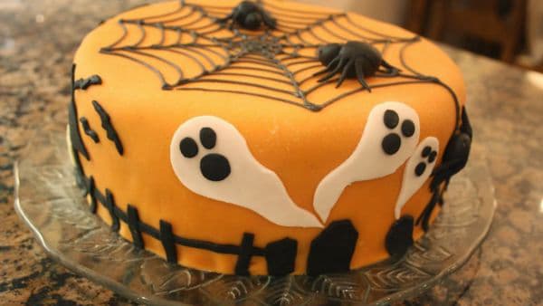Kotia ei ole tullut halloweenina pahemmin koristeltua, mutta halloween-herkkuja kyllä tulee leivottua. Kuva: Essi R. Lappeenranta