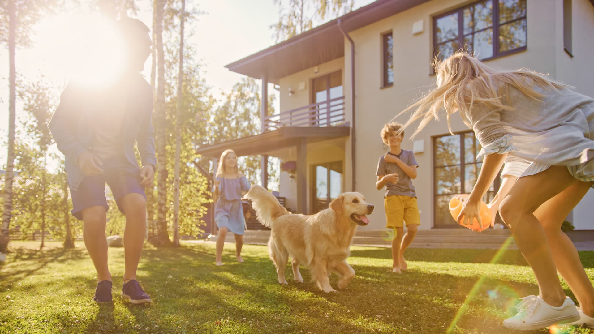 Viihtyisä yhteis­piha houkuttelee asukkaat ulos