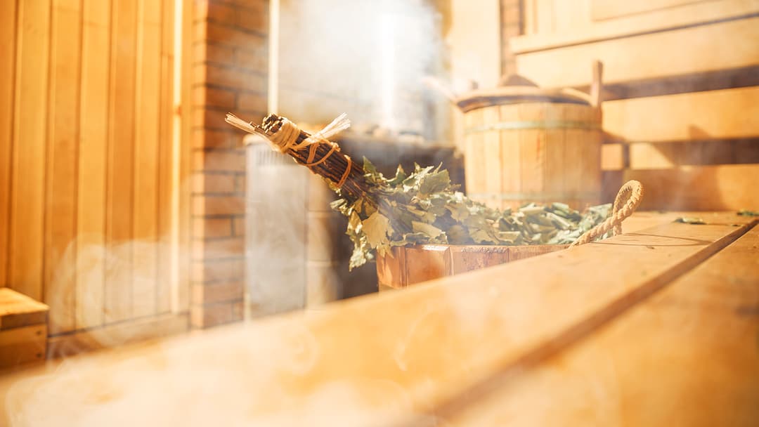 höyryävä lämmin sauna