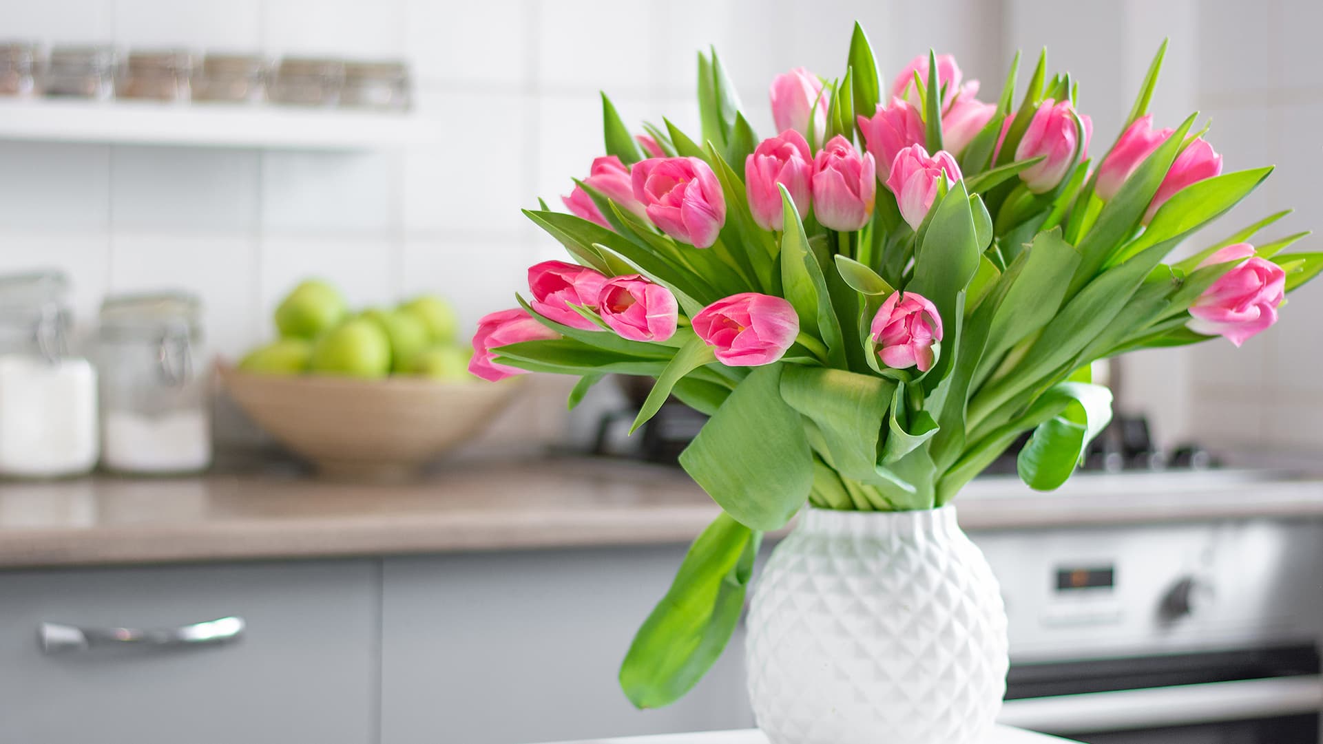 <p data-block-key="3faeh">Tulppaanit ovat suosittu ja monipuolinen leikkokukka, joka löytyy lähes jokaisen suomalaisen kodista keväällä. (Kuva: Adobe Stock)</p>