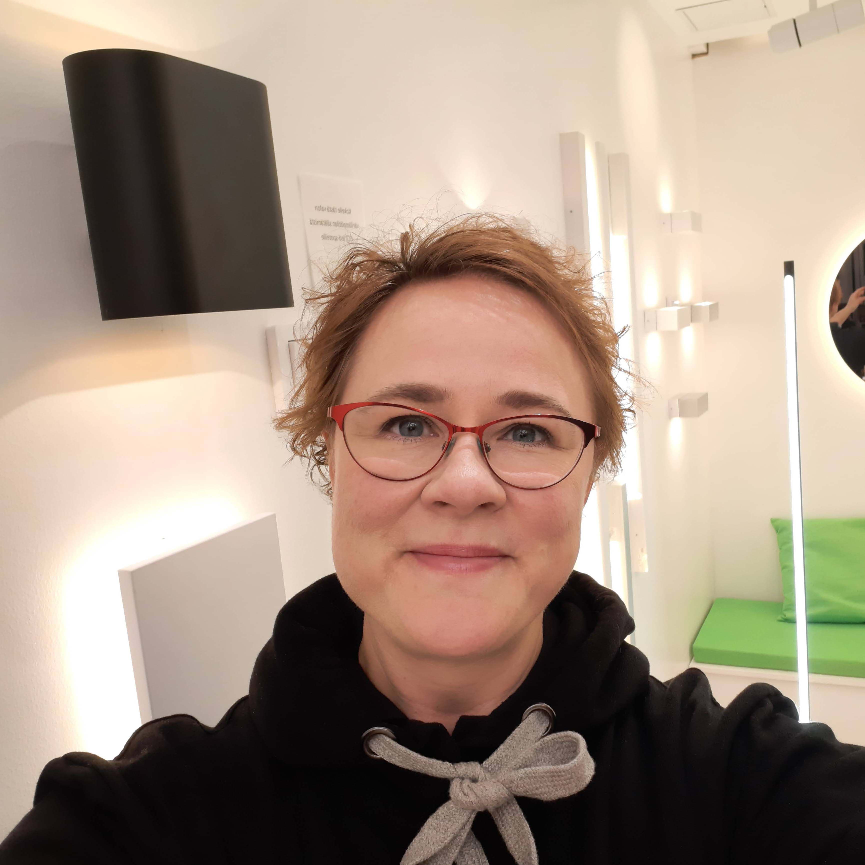 <p data-block-key="ba5as">Sanna Salmela, LedStore</p>