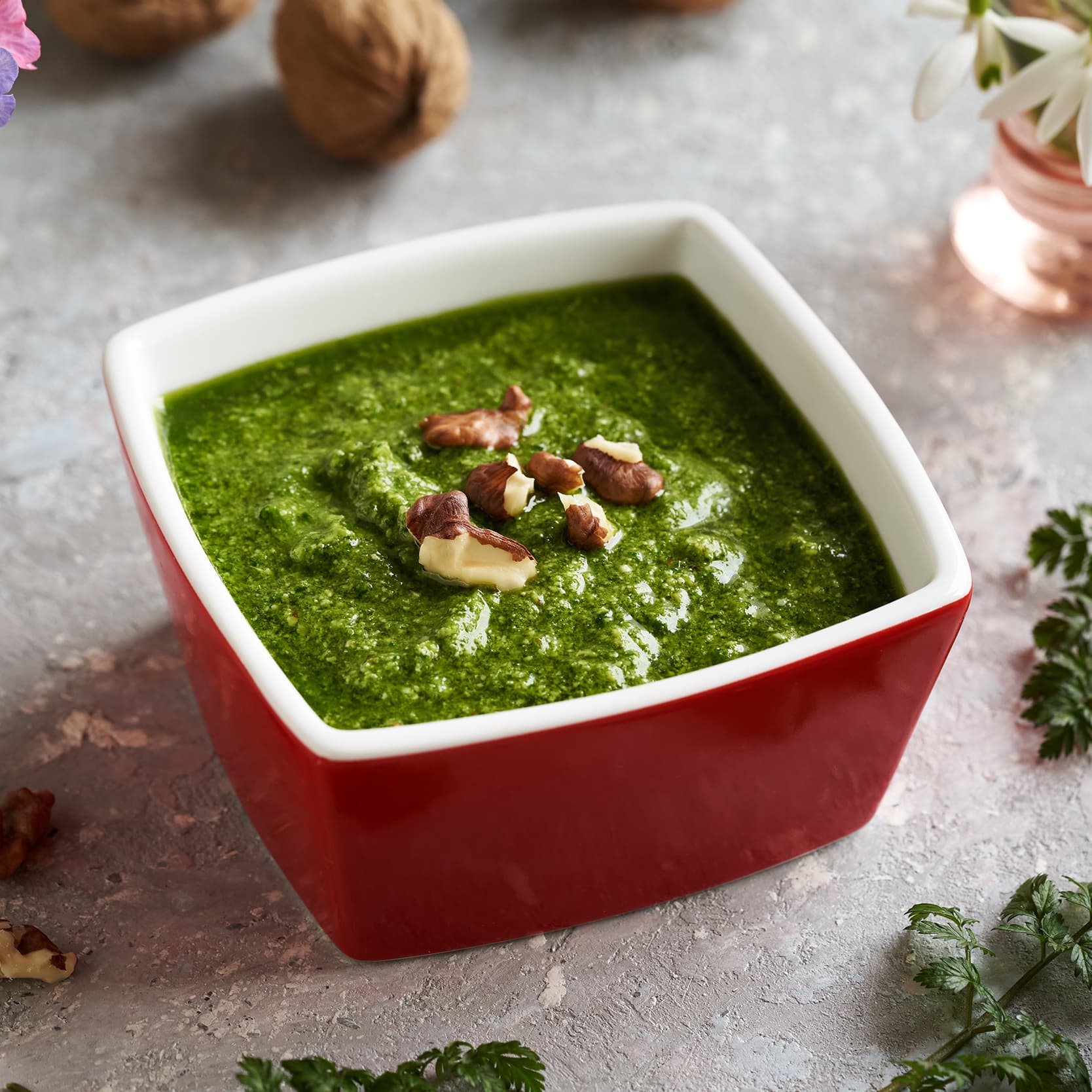 <p data-block-key="36rh8">Pesto koiranputkesta (Kuva: Adobe Stock)</p>