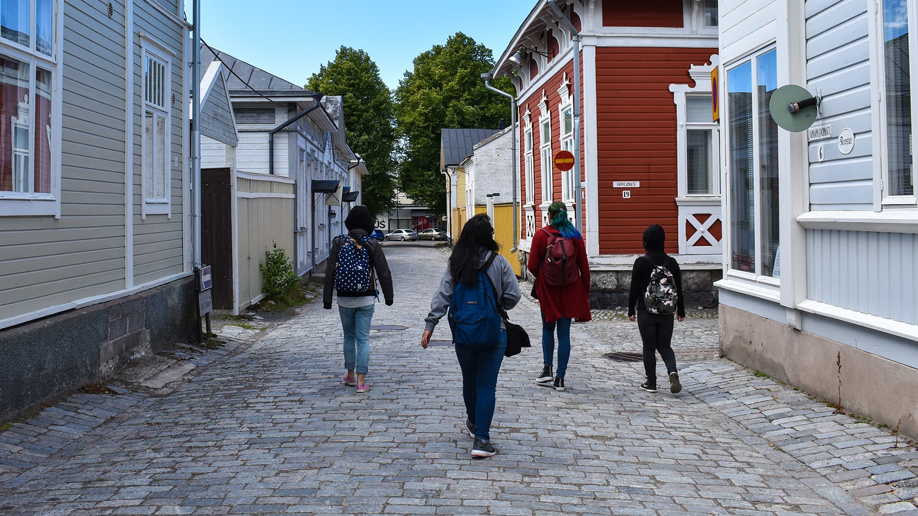 <p data-block-key="1evi6">Avoimet Puutarhat -tapahtumassa puutarhaharrastajat jakavat ylpeinä omat vehreät keitaansa kaikille vierailijoille. (Kuva: Adobe Stock)</p>