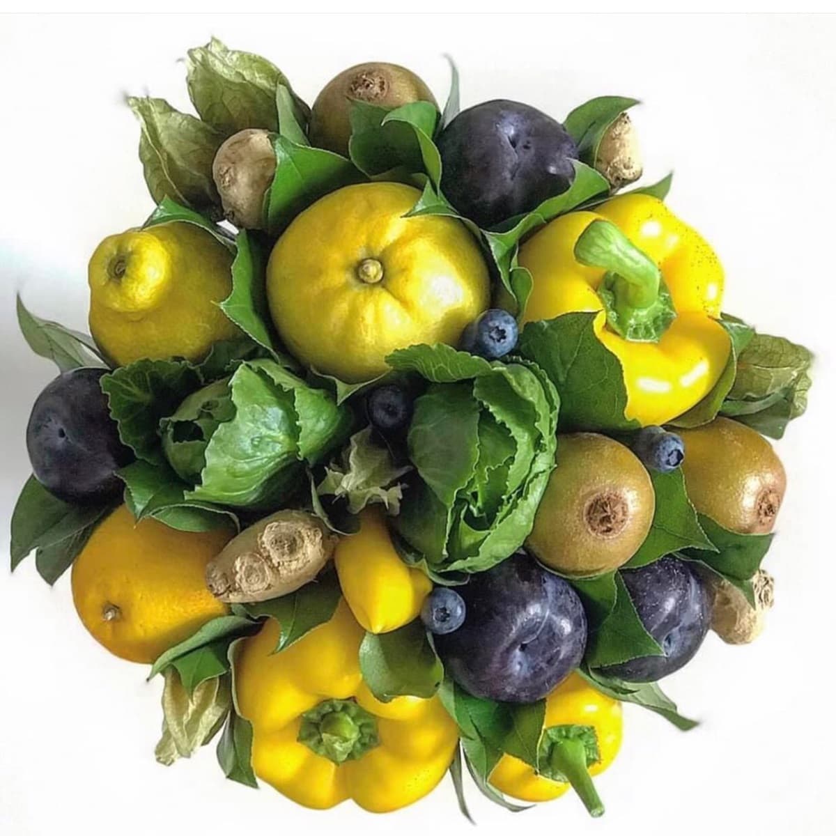 <p data-block-key="d6rye">Vihanneskimppu tuo väriä ja iloa juhlapöytään – ja myöhemmin makua aterialle. Luonnon värit korvaavat perinteiset kukat näyttävällä tavalla.</p>