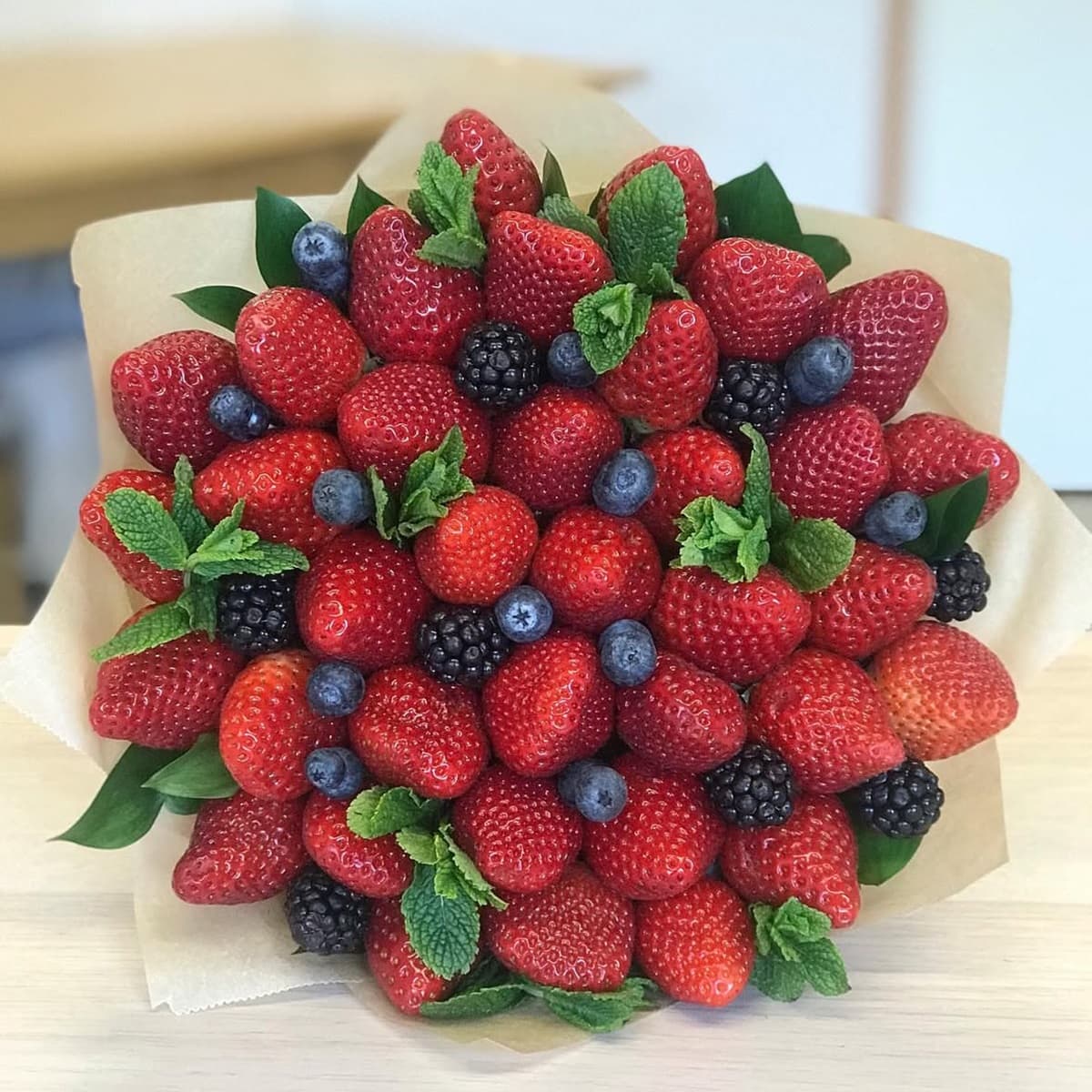 <p data-block-key="icate">Erilaiset muodot, tekstuurit ja sävyt tekevät vihanneskimpusta katseenvangitsijan. Jokainen yksityiskohta on suunniteltu huolella.</p>