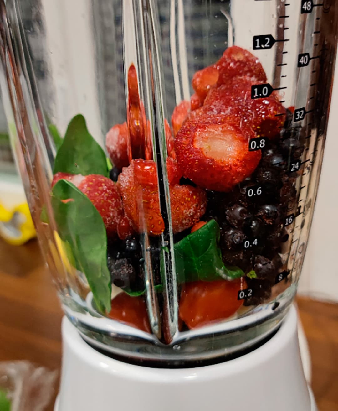 <p data-block-key="pbzg0">Chian siemenet sopivat erinomaisesti smoothien joukkoon. Hyvä tapa on liottaa siemenet vedessä ennen käyttöä, jotta ne turpoavat jo valmiiksi. (Kuva: Sari Nieminen)</p>