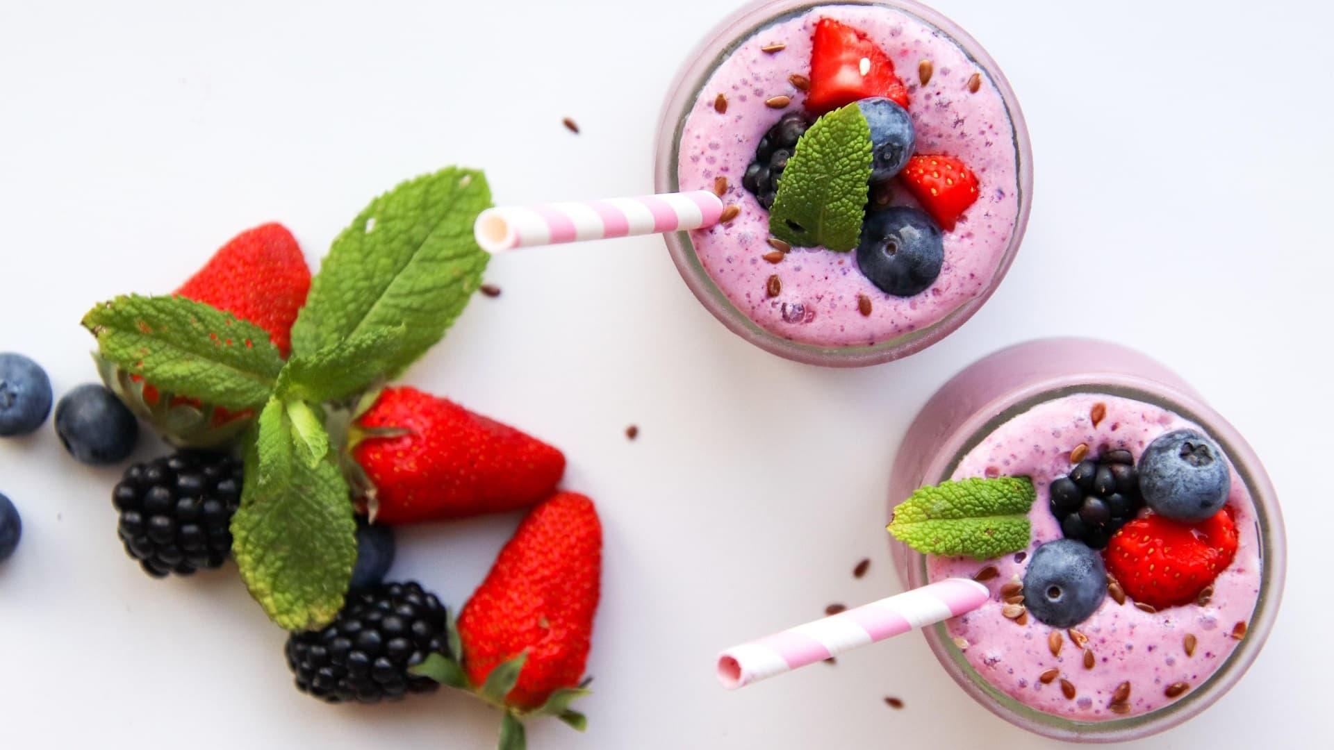 <p data-block-key="kno3f">Karhunvatukan mehukkaat marjat tekevät smoothiesta luonnollisen makean ja täyteläisen – terveellinen herkku suoraan puutarhasta! (Kuva: Pixabay)</p>