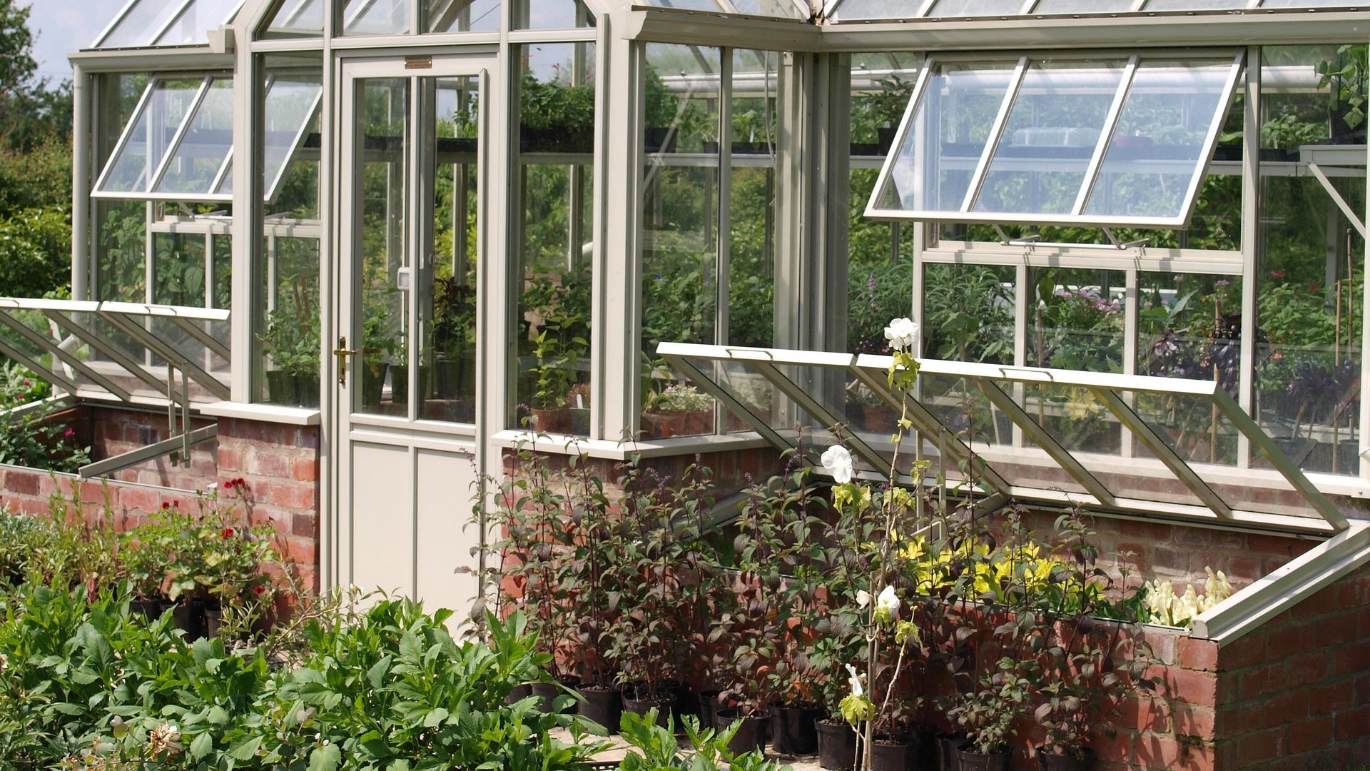 greenhouse-2683927_1920