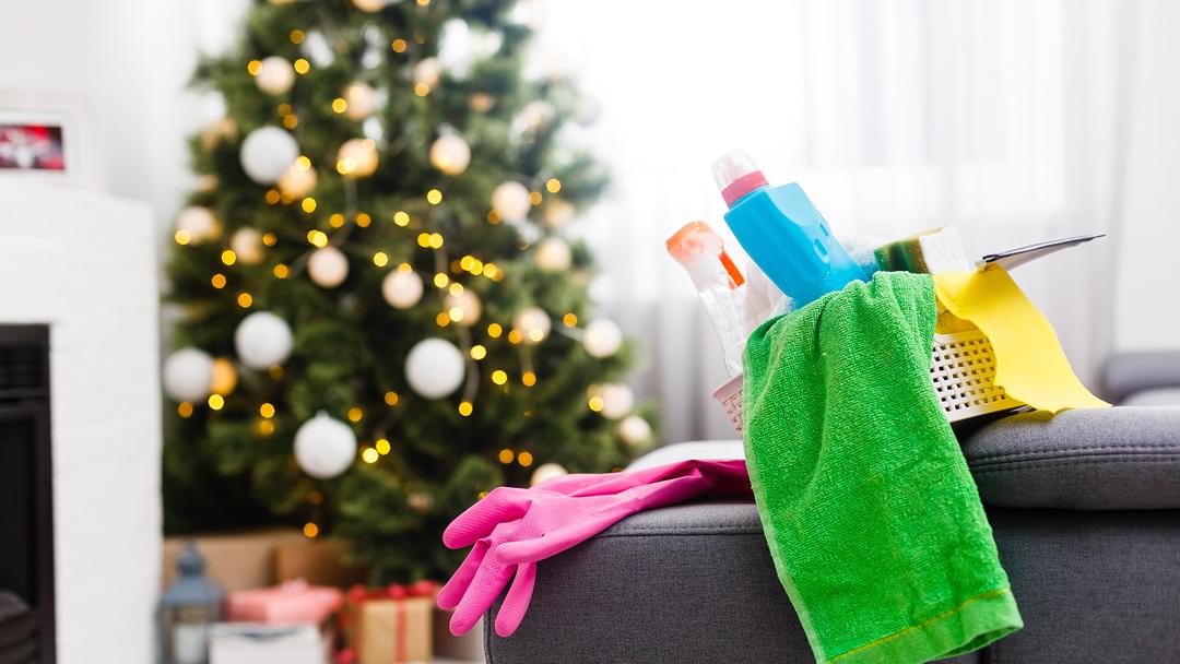 Puhdistusaineet kodin siivoamiseksi jouluksi