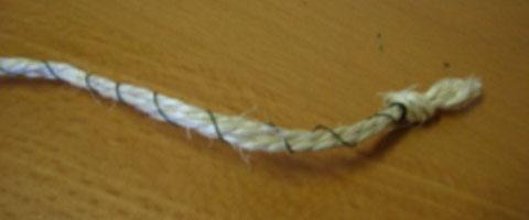 Ohuemmasta narusta voi tehdä köyden käyttämällä sitä moninkerroin. Rautalankaa tekee köynnöksestä myös muotoiltavamman.