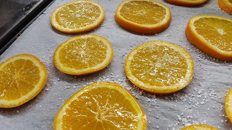 Appelsiiniviipaleet tomusokerilla käsiteltynä.