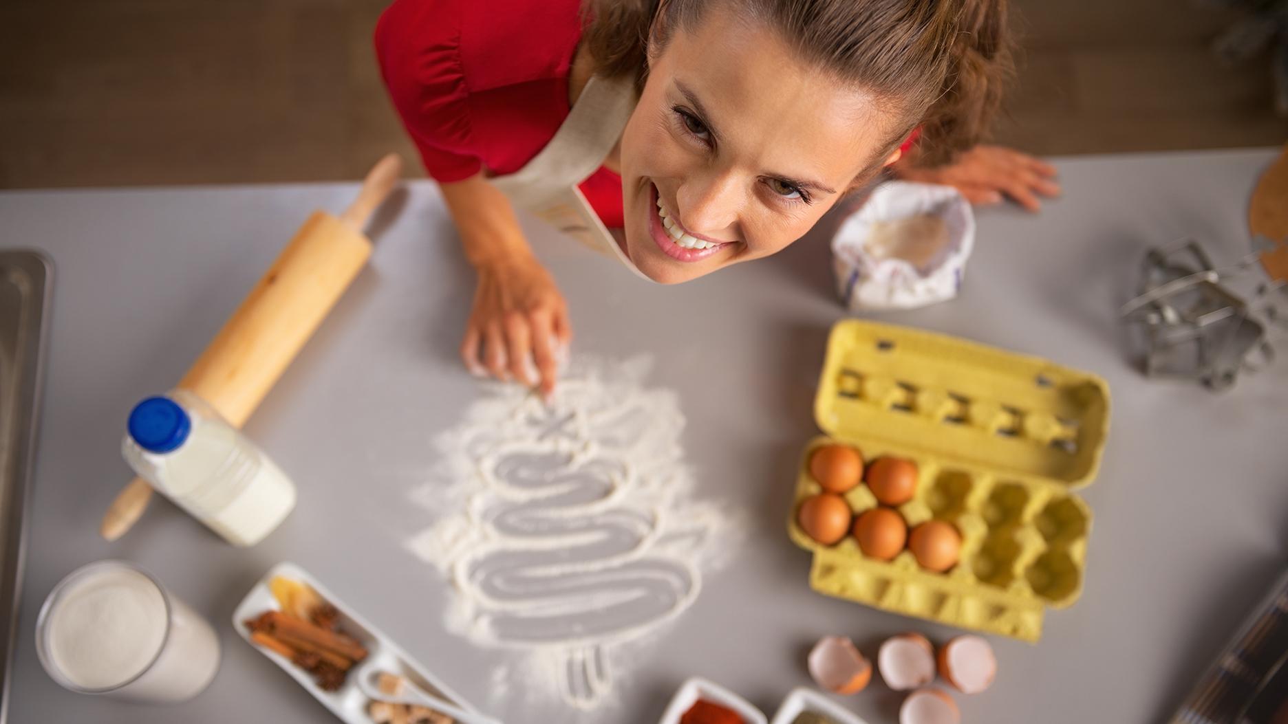 Kranssien lisäksi joululeivonnaisia voi tehdä jo hyvissä ajoin ennen joulukuuta, kun ne pakastaa h-hetkeä varten. (Kuva: Adobe Stock)