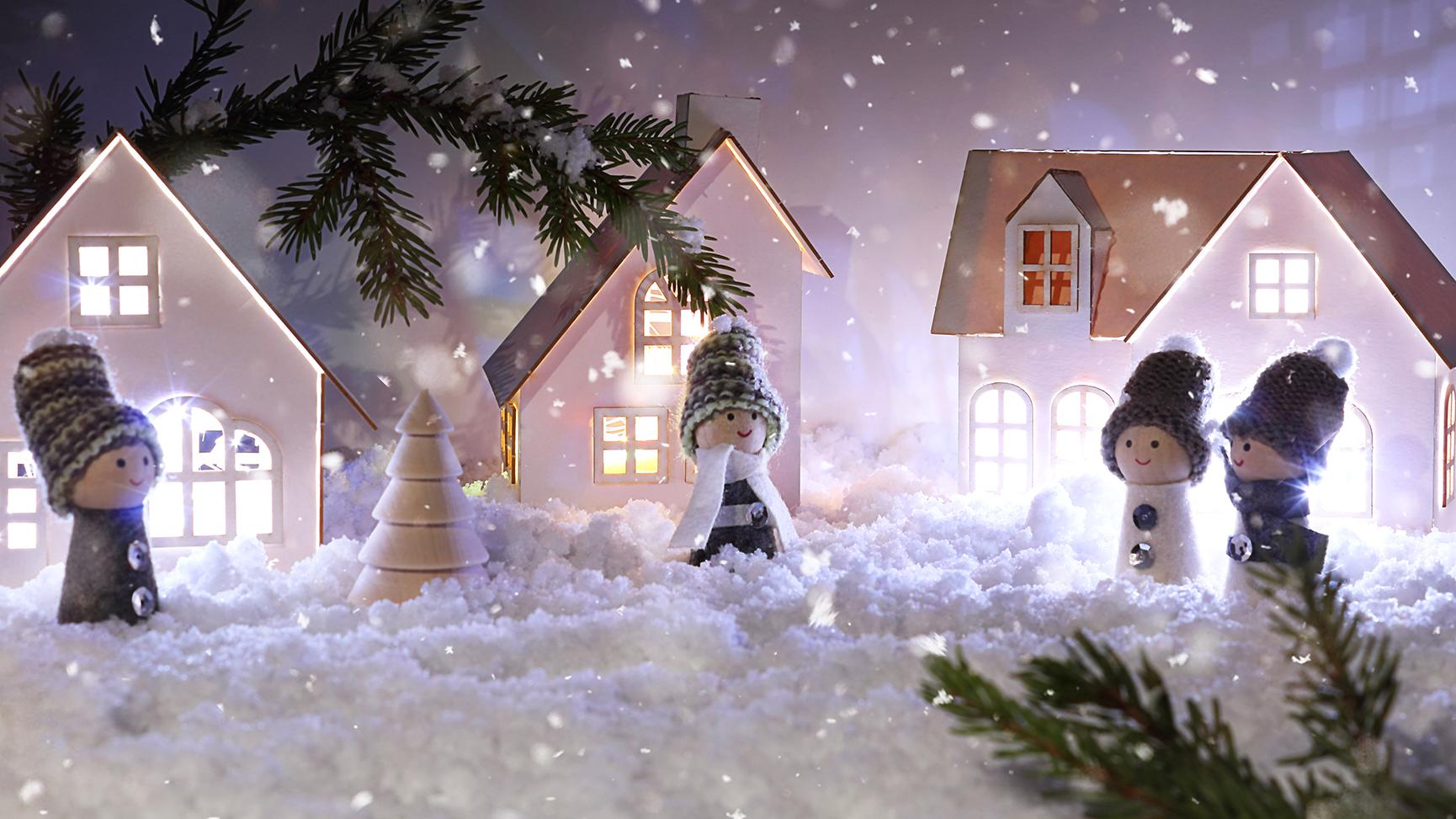 Lumivalkea joulu tonttukylässä. (Kuva: Shutterstock)