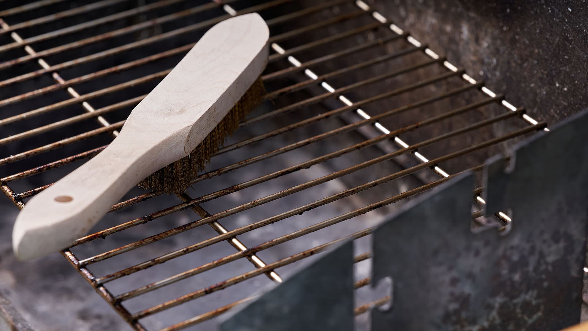 <p data-block-key="xs928">Kun grillin puhdistaa säännöllisesti, on grillauskin mielekästä.</p>