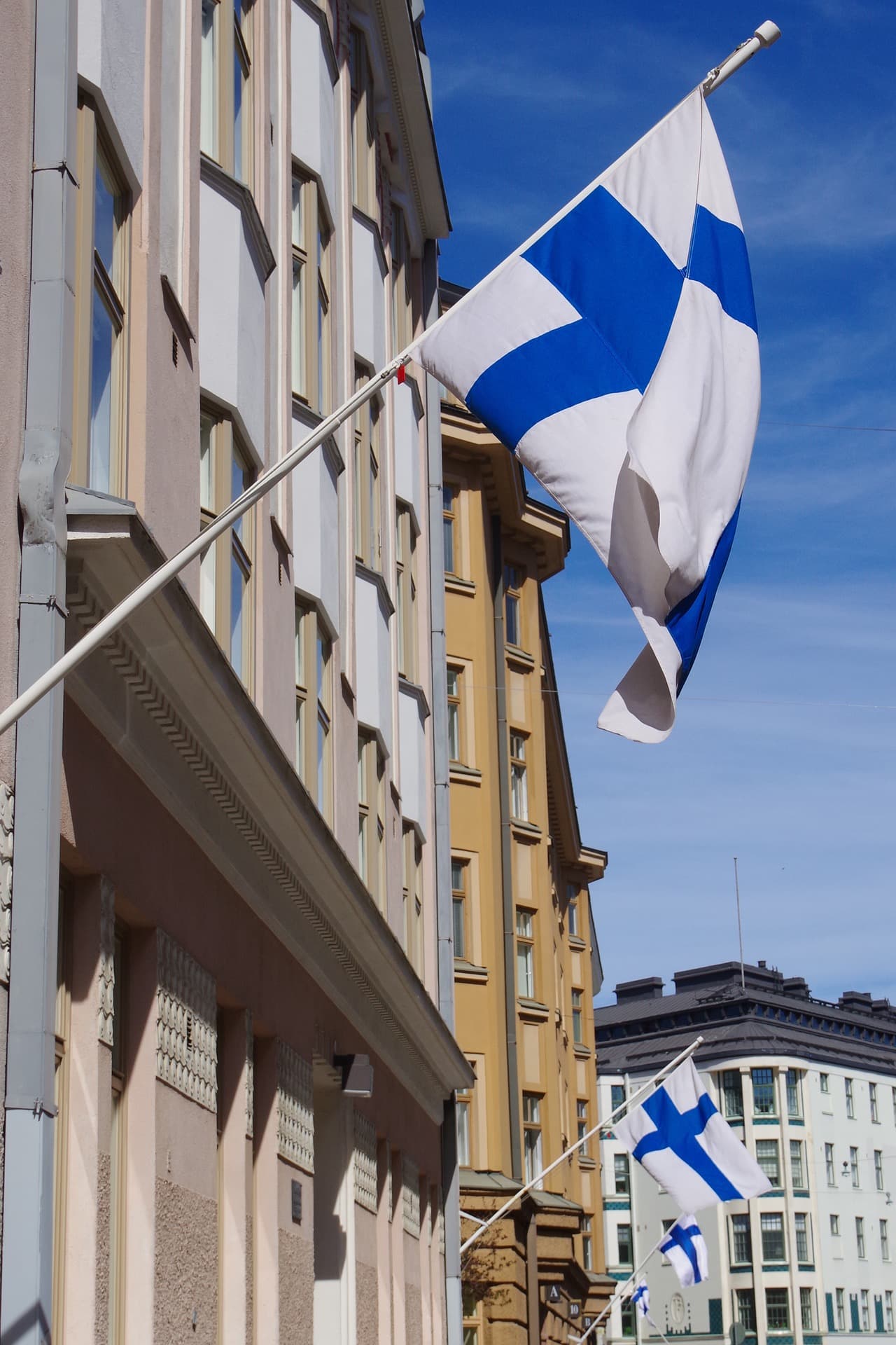 <p data-block-key="km8ay">Salko sijoitetaan Suomen lipun arvon mukaiselle paikalle. Lipun tulisi voida liehua esteettä ja näkyä mahdollisimman monelta suunnalta.</p>