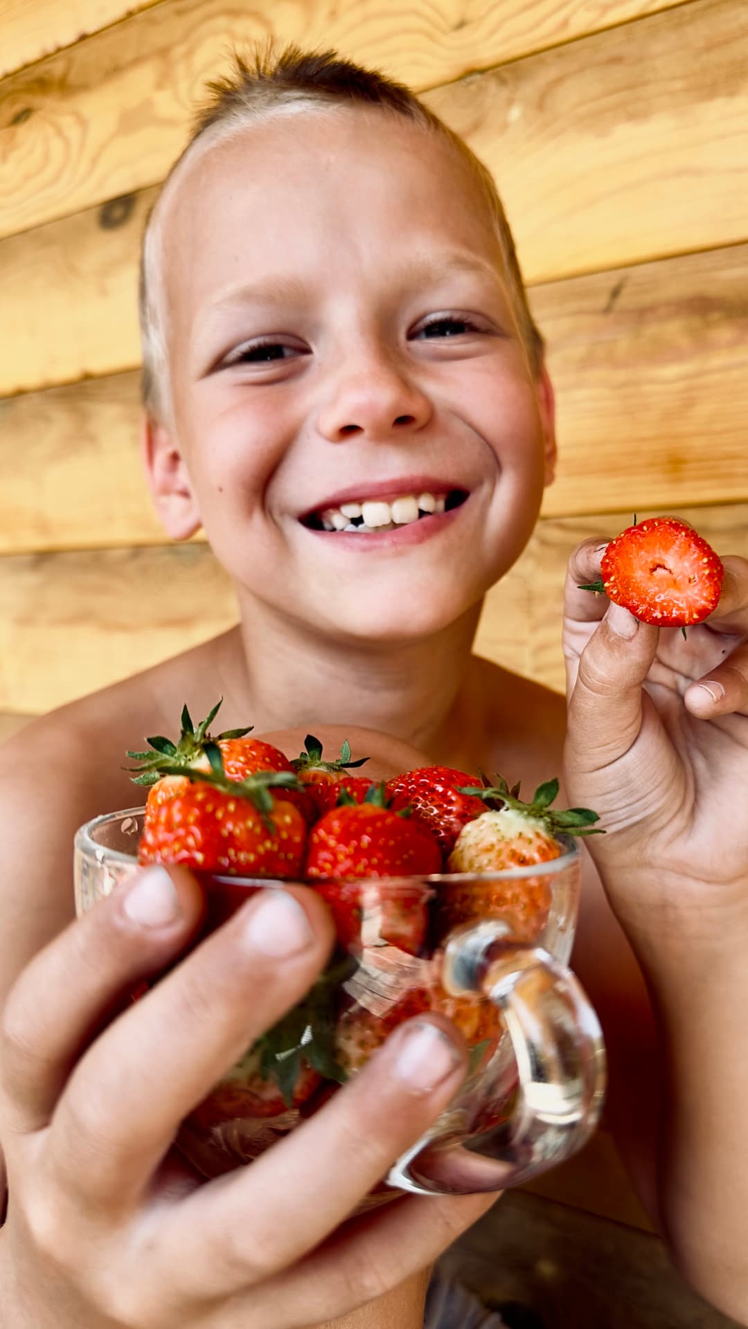 <p data-block-key="pu3jh">Mansikkasadosta kannattaa nauttia niin pitkään kuin mahdollista. (Kuva: Envato)</p>