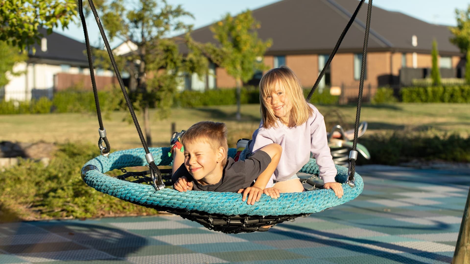 <p data-block-key="3ebsx">Lapsiperheen pihaa suunniteltaessa, lapset ja heidän tarpeensa ovat keskiössä. (Kuva: Envato)</p>