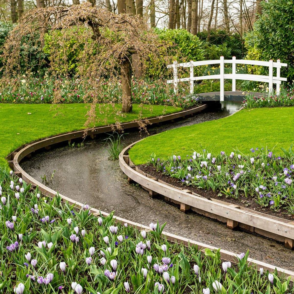 <p data-block-key="9gj7k">Puiset reunukset tuovat puutarhaan lämpöä ja luonnonläheistä tunnelmaa – loistava valinta romanttiseen tyyliin. (Kuva: Envato)</p>