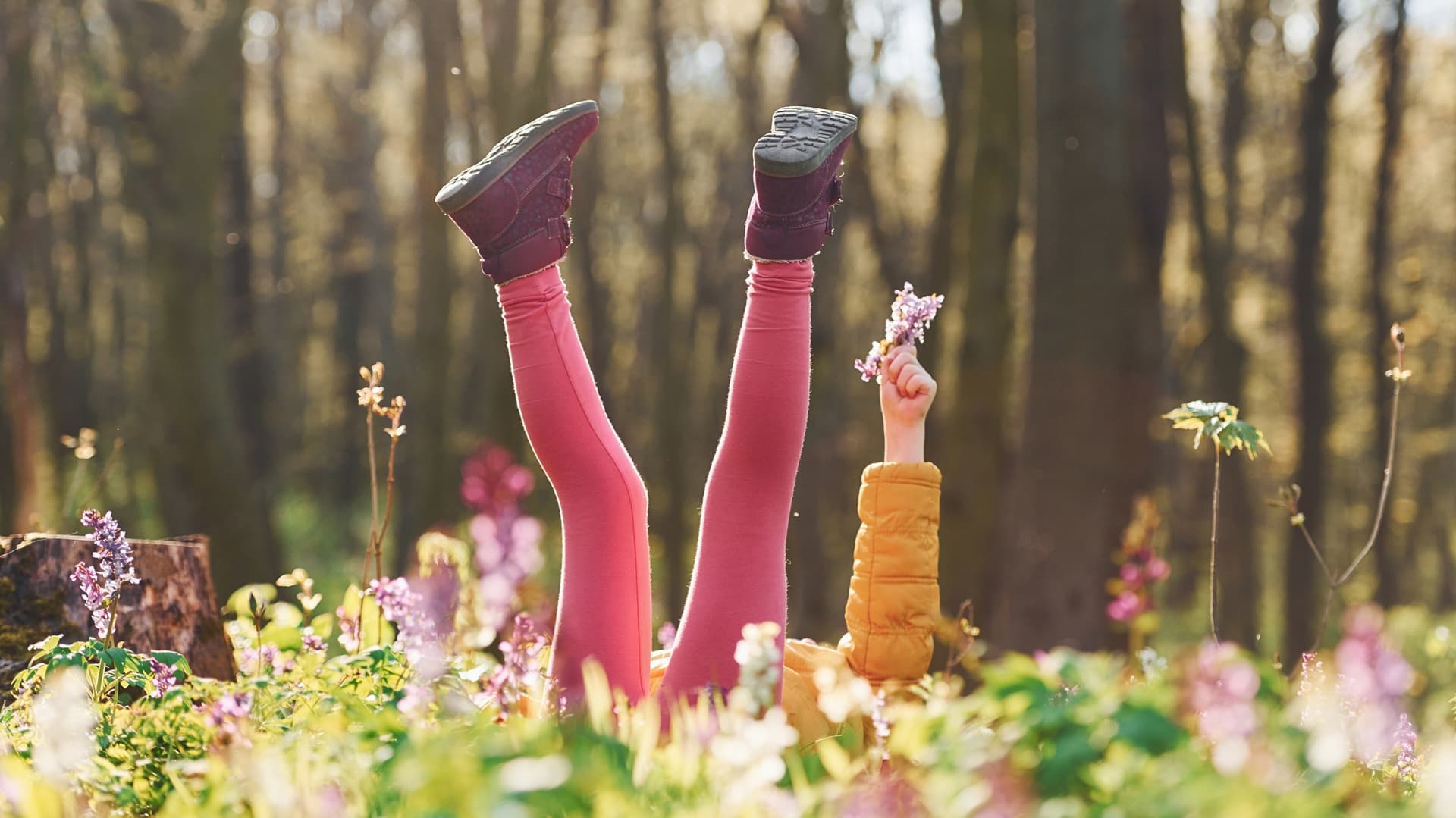 <p data-block-key="zegfu">Kevät on puutarhassa tarkkailun aikaa – vielä ei tarvitse tehdä kaikkea, vaan antaa luonnon herätä omaan tahtiinsa. (Kuva: Envato)</p>