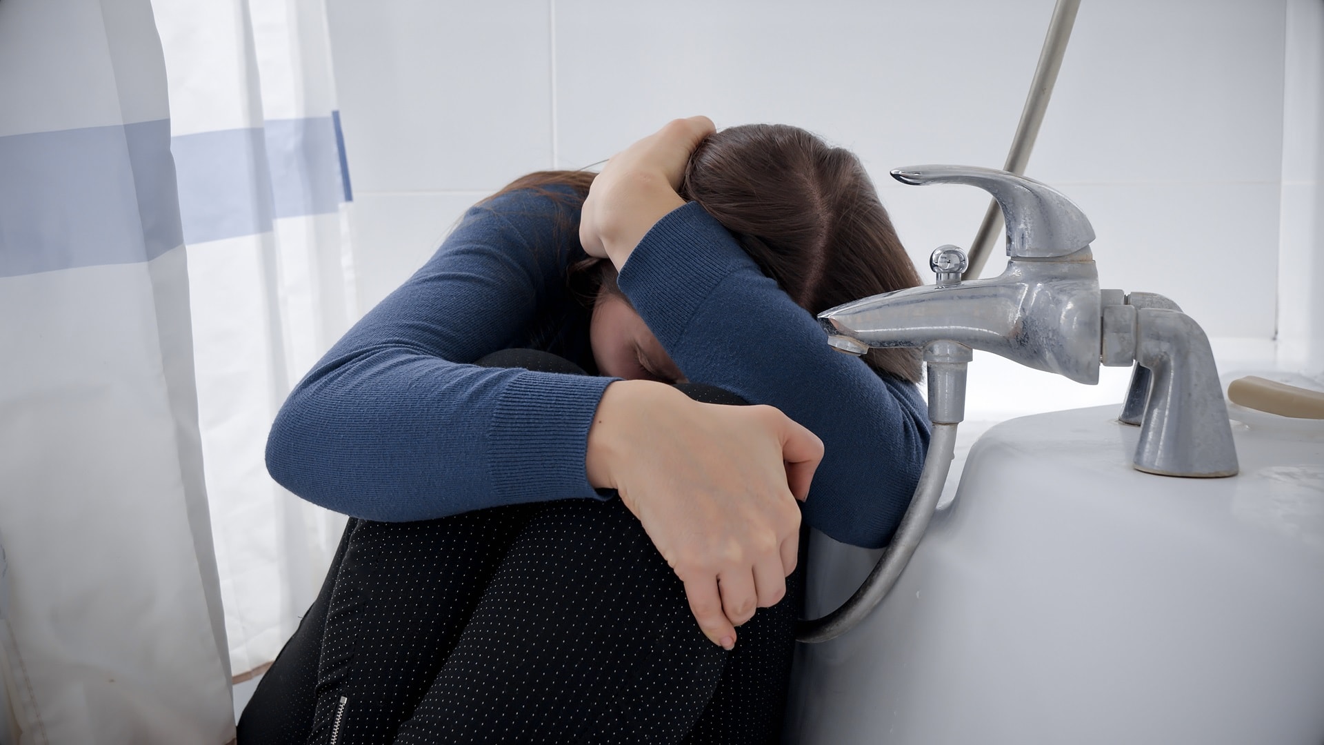 young-woman-hiding-in-bath-and-covering-her-head-w-2025-01-10-03-59-28-utc